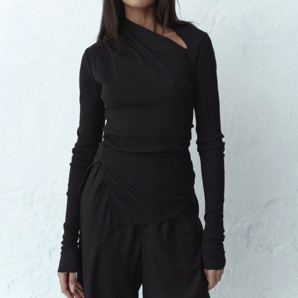 Cross draping longsleeve. S/M size